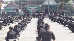 Di Tengah Terik Matahari, Para Pendekar Perguruan Pencak Silat Gubug Remaja, Peragakan Jurus dan Buka Pesilat