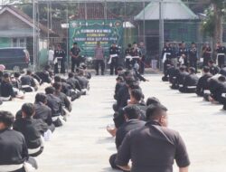 Di Tengah Terik Matahari, Para Pendekar Perguruan Pencak Silat Gubug Remaja, Peragakan Jurus dan Buka Pesilat